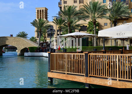 Dubai, VAE - April 8. 2018. Madinat Jumeirah - Hotel Komplex und Markt Stockfoto