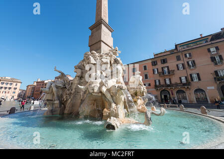 Rom, Italien, 08.MÄRZ 2018: Horizontale Bild der wichtigsten Brunnen auf der Piazza Navona während der sonnigen Tag in Rom, Italien Stockfoto