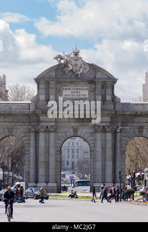 Tor von Alcalá (Puerta de Alcalá) neo-cassical Denkmal in Madrid, in der Nähe des Retiro Park Stockfoto