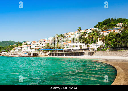 Deich und Strand in Herceg Novi, Montenegro Stockfoto