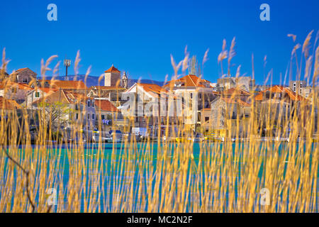 Stadt Omis Blick durch Segge auf dem Fluss Cetina, Dalmatien region Cratia Stockfoto