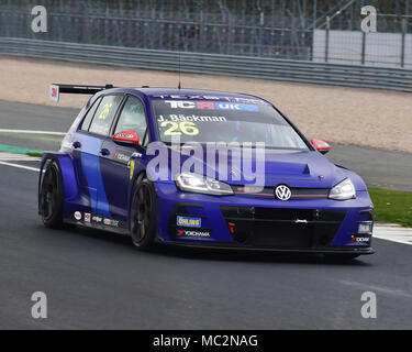 Silverstone, Towcester, Northamptonshire, England, Sonntag, 1. April 2018. Jessica Backman, Volkswagen Golf GTi TCR, in der Eröffnungs-TCR UK Race Weeke Stockfoto