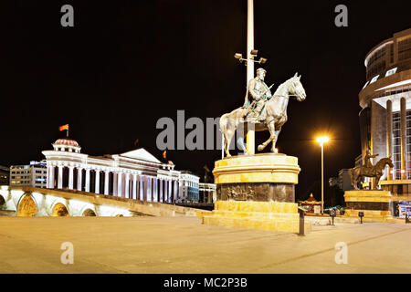 SKOPJE, MAZEDONIEN - 29. Mai: Mazedonien Square ist der Hauptplatz von Skopje am Mai 29, 2013, Skopje, Mazedonien. Stockfoto