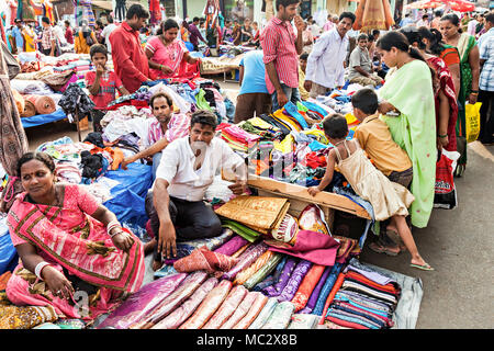 MAPUSA, Indien - April 06: Mapusa Freitag Markt am April 06, 2012, Mapusa, Indien. Mapusa Freitag Markt ist ein großer Wochenmarkt in Mapusa, North Goa ein Stockfoto