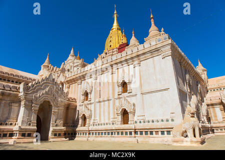 Das Äußere des 'Ananda Temple' in Bagan, Myanmar (Burma). Stockfoto