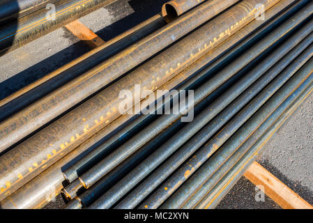 Runde Metall gerollt Metallrohre Stockfoto