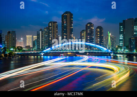 Skyline von tsukishima in Tokio bei Nacht Stockfoto