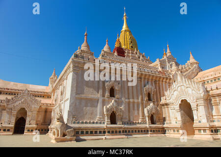 Äußere des 'Ananda Tempel in Bagan, Myanmar (Birma). Stockfoto