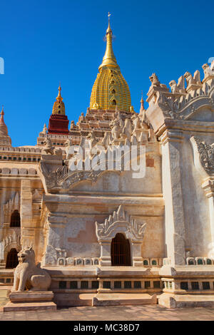 Äußere des 'Ananda Tempel in Bagan, Myanmar (Birma). Stockfoto