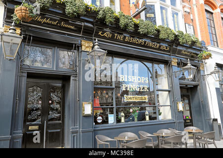 Die Bischöfe Finger pub außen W Smithfield in der City von London EC1 England UK KATHY DEWITT Stockfoto