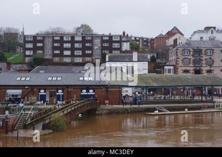 Exeter Quay Antiquitäten Center, am Ufer des Flusses Exe in der Flut. Exeter, Devon, Großbritannien. April, 2018. Stockfoto