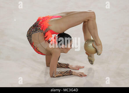 Wales' Laura Halford in der Kugel in der Rhythmischen Gymnastik einzelnen Finale bei den Coomera Indoor Sports Center bei Tag neun der Commonwealth Games 2018 in der Gold Coast, Australien. Stockfoto