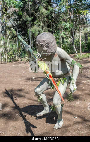 Maskierte Asaro Mudmen Leistung, Geremiaka Dorf, Goroka, Eastern Highlands Provinz, Papua Neu Guinea Stockfoto