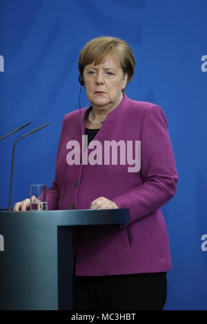 Berlin, Deutschland. 12 Apr, 2018. Berlin: Bundeskanzlerin Angela Merkel bei der Pressekonferenz im Bundeskanzleramt. Quelle: Simone Kuhlmey/Pacific Press/Alamy leben Nachrichten Stockfoto