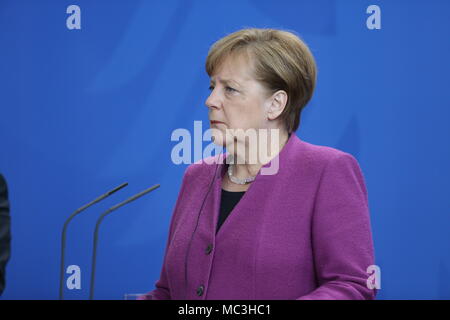 Berlin, Deutschland. 12 Apr, 2018. Berlin: Bundeskanzlerin Angela Merkel bei der Pressekonferenz im Bundeskanzleramt. Quelle: Simone Kuhlmey/Pacific Press/Alamy leben Nachrichten Stockfoto