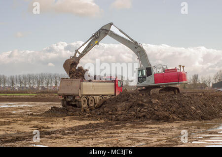 Gebrauchte LKW-Ladungen mit Boden Stockfoto