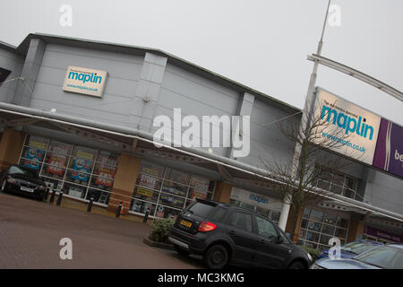 Maplin Superstore in Kidderminster Worcestershire mit Plakaten und Schließung von Postern in der Windows Stockfoto