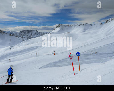 Skigebiet auf der Zugspitze (2962 m), dem höchsten Berg Deutschlands, Bayern, Deutschland, Europa Stockfoto