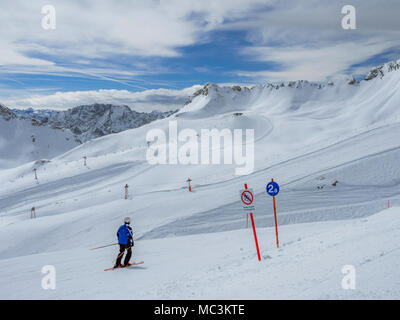 Skigebiet auf der Zugspitze (2962 m), dem höchsten Berg Deutschlands, Bayern, Deutschland, Europa Stockfoto