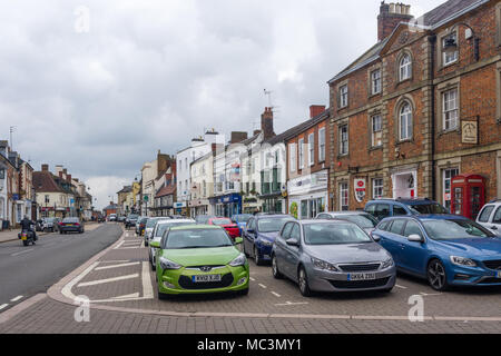 Watling Street und der Marktplatz in der Stadt Towcester, Northamptonshire, Großbritannien Stockfoto