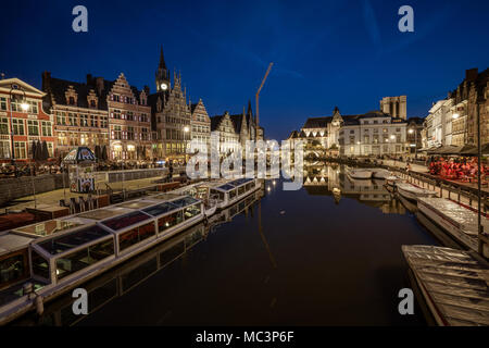 Graslei - St. Michael's Church - Gent Belgien - Gent Belgien - Korenlei Stockfoto