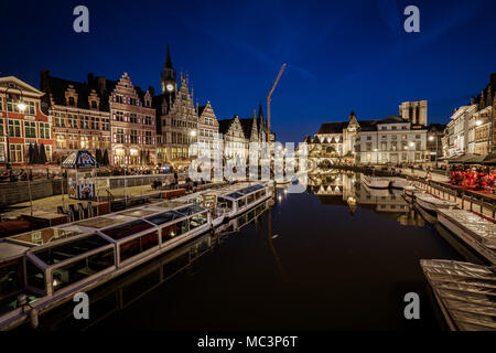 Graslei - St. Michael's Church - Gent Belgien - Gent Belgien - Korenlei Stockfoto