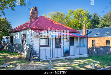 Alte Siedler cottage in Pym Street, im historischen Dorf Millthorpe, Central West New South Wales, Australien Stockfoto