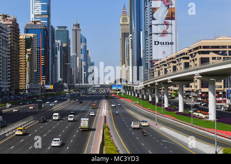 Dubai, VAE - April 8. 2018. Die Entwicklung der Sheikh Zayed Road Stockfoto