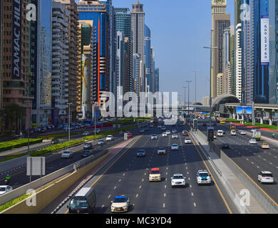 Dubai, VAE - April 8. 2018. Die Entwicklung der Sheikh Zayed Road Stockfoto