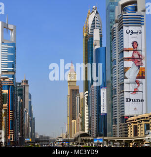 Dubai, VAE - April 8. 2018. Entwicklung der Sheikh Zayed Road Stockfoto