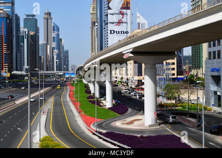 Dubai, VAE - April 8. 2018. Blick auf die Sheikh Zayed Road Stockfoto