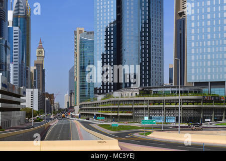 Dubai, VAE - April 8. 2018. Die Entwicklung der Al Sukook Straße Stockfoto