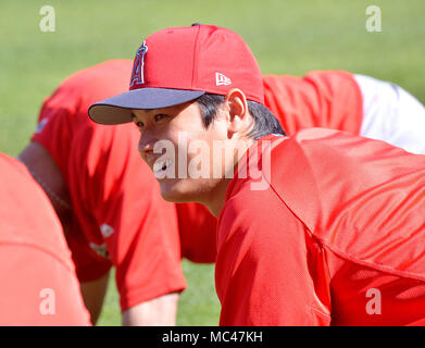 Shohei Ohtani der Los Angeles Engel vor der Eröffnung Tag der Major League Baseball Spiel gegen die Oakland Athletics an der Oakland Coliseum in Oakland, Kalifornien, USA, 29. März 2018. Quelle: LBA/Alamy leben Nachrichten Stockfoto