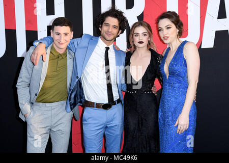 Hollywood, CA, USA. 12 Apr, 2018. 12. April 2018 - Hollywood, Kalifornien - Sam Lerner, Tyler Posey, Lucy Hale, Violett Beane. 'Wahrheit oder Pflicht'' Los Angeles Premiere am Arclight Hollywood. Photo Credit: Birdie Thompson/AdMedia Credit: Birdie Thompson/AdMedia/ZUMA Draht/Alamy leben Nachrichten Stockfoto