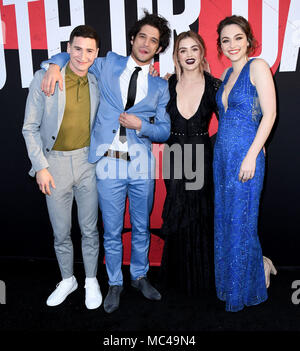 Hollywood, CA, USA. 12 Apr, 2018. 12. April 2018 - Hollywood, Kalifornien - Sam Lerner, Tyler Posey, Lucy Hale, Violett Beane. 'Wahrheit oder Pflicht'' Los Angeles Premiere am Arclight Hollywood. Photo Credit: Birdie Thompson/AdMedia Credit: Birdie Thompson/AdMedia/ZUMA Draht/Alamy leben Nachrichten Stockfoto