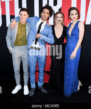 Hollywood, CA, USA. 12 Apr, 2018. 12. April 2018 - Hollywood, Kalifornien - Sam Lerner, Tyler Posey, Lucy Hale, Violett Beane. 'Wahrheit oder Pflicht'' Los Angeles Premiere am Arclight Hollywood. Photo Credit: Birdie Thompson/AdMedia Credit: Birdie Thompson/AdMedia/ZUMA Draht/Alamy leben Nachrichten Stockfoto