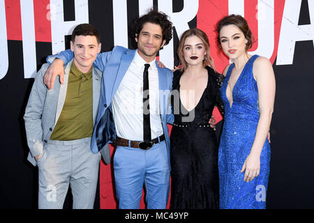 Hollywood, CA, USA. 12 Apr, 2018. 12. April 2018 - Hollywood, Kalifornien - Sam Lerner, Tyler Posey, Lucy Hale, Violett Beane. 'Wahrheit oder Pflicht'' Los Angeles Premiere am Arclight Hollywood. Photo Credit: Birdie Thompson/AdMedia Credit: Birdie Thompson/AdMedia/ZUMA Draht/Alamy leben Nachrichten Stockfoto