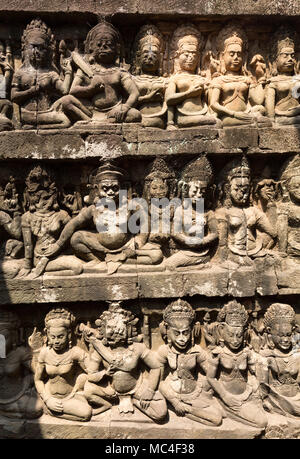 Alte Schnitzereien an der Aussätzige König Terrasse, Angkor Thom, UNESCO-Weltkulturerbe Angkor, Kambodscha, Asien Stockfoto