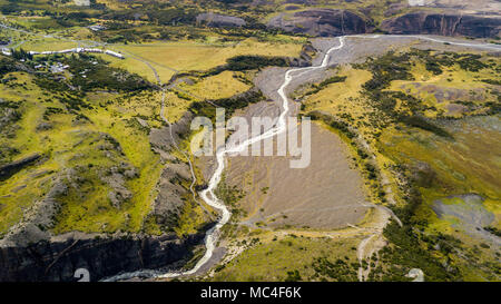 Hotel Las Torres Patagonien und Hosteria Las Torres, glazialen Abfluss, Lago Nordenskjold, Torres del Paine Nationalpark, Patagonien, Chile Stockfoto