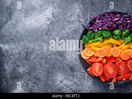 Frische, gesunde vegetarische rainbow Salat Stockfoto