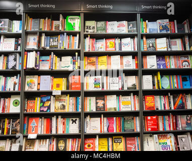 Intelligentes Denken" in Waterstones bookshop uk Stockfoto