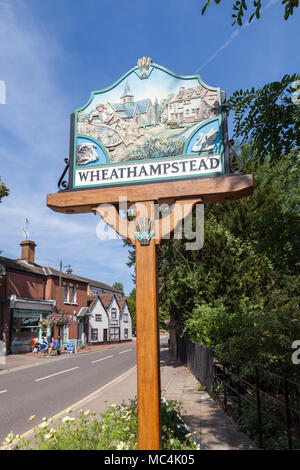 WHEATHAMPSTEAD Ortsschild, High Street, Wheathampstead, Hertfordshire, England, Vereinigtes Königreich Stockfoto