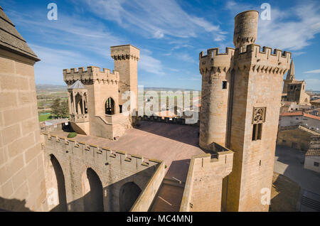 Schloss von Olite, mittelalterliches Dorf in Navarra, Spanien. Stockfoto