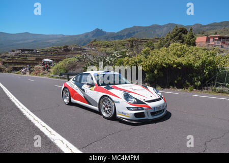 Teneriffa, Spanien - März, 24, 2018: Porsche 997 in Subida a los Loros Rallye Rennen in Teneriffa, Kanarische Inseln, Spanien. Stockfoto