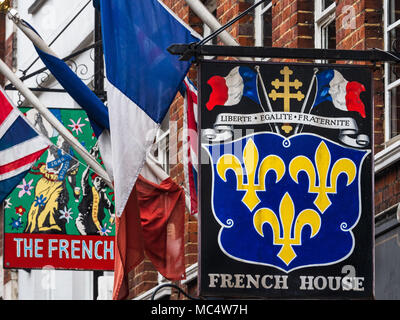 Die berühmten French House, 49 Dean Street, Soho, London, bekannt als Treffpunkt der Künstler und Schriftsteller. Stockfoto