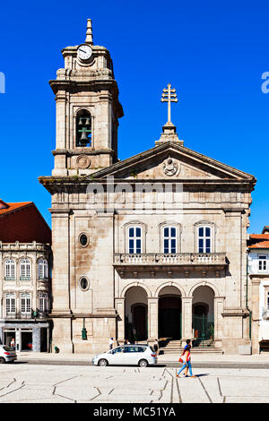 GUIMARAES, PORTUGAL - 11. Juli: toural Square (Largo do Toural) ist eine der zentralen und wichtigen Plätzen am 11. Juli 2014 in Guimaraes, Portug Stockfoto