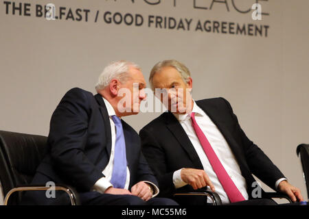 Frühere Taoiseach Bertie Ahern sitzt neben dem ehemaligen britischen Premierminister Tony Blair an der Queen's University Belfast, Dienstag, April 10th, 2018. Dienstag kennzeichnet 20 Jahre da Politiker aus Nordirland und den britischen und irischen Regierungen vereinbart, was als das Karfreitagsabkommen bekannt wurde. Es war der Höhepunkt eines Friedensprozesses die suchte, bis 30 Jahre, von den Unruhen Ende. Zwei Jahrzehnte auf, der Northern Ireland Assembly in einer bitteren Atmosphäre zwischen den beiden wichtigsten Parteien ausgesetzt. Stockfoto