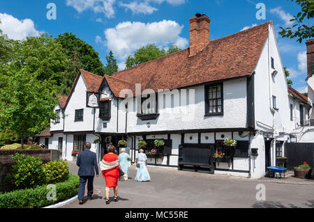 12. Jahrhundert "Ye Olde Bell'Inn, High Street, Hurley, Berkshire, England, Vereinigtes Königreich Stockfoto