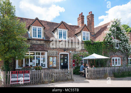 Hambleden Dorfladen (alte Post), Pheasant Hill Frieth, Hambleden, Buckinghamshire, England, Vereinigtes Königreich Stockfoto