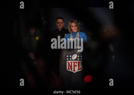 NFL Chief Security Officer Cathy Lanier lobte Bundesgesetz Durchsetzung für ihre Zusammenarbeit Öffentliche Sicherheit und Sicherheit zu sorgen. Stockfoto